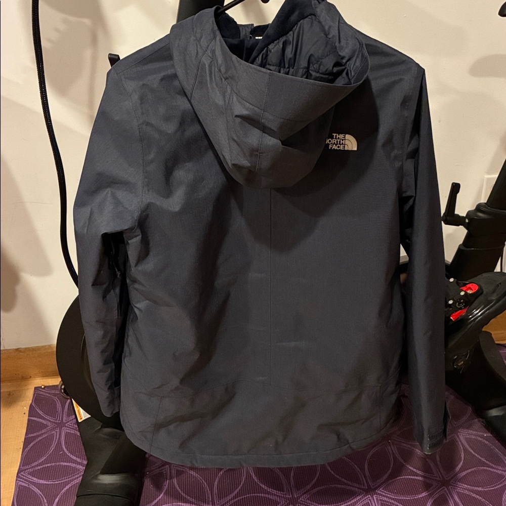 The North Face insulated jacket - Picture 3 of 8